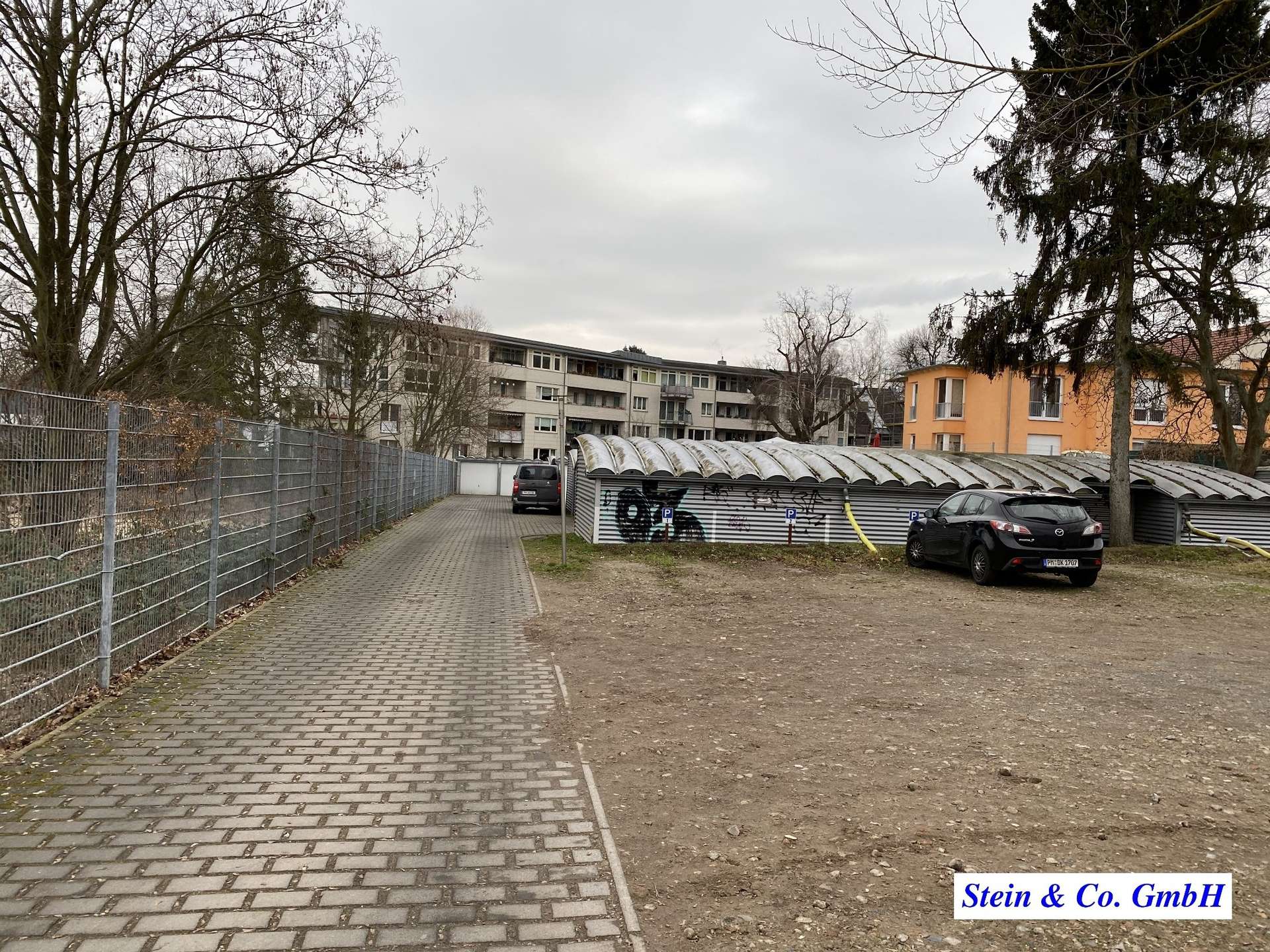 Zufahrt Garagen